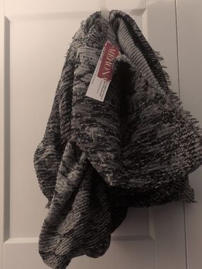 NFINITY Black and Gray Marled Knit Scarf
